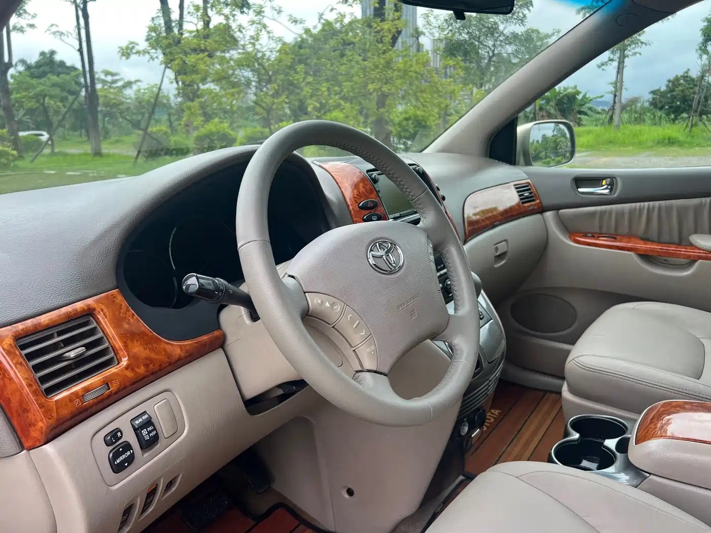 Toyota Sienna 2010 2009 Base Model