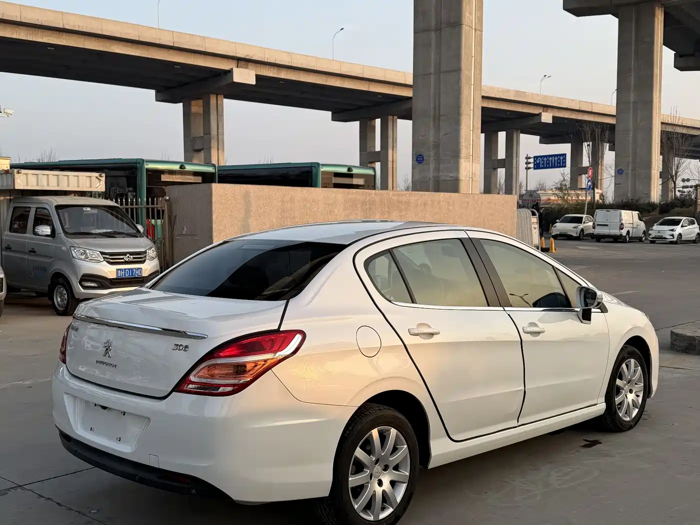 Peugeot 308 2014 Model Joy Edition Classic 1.6L Automatic Trend Style фото 9