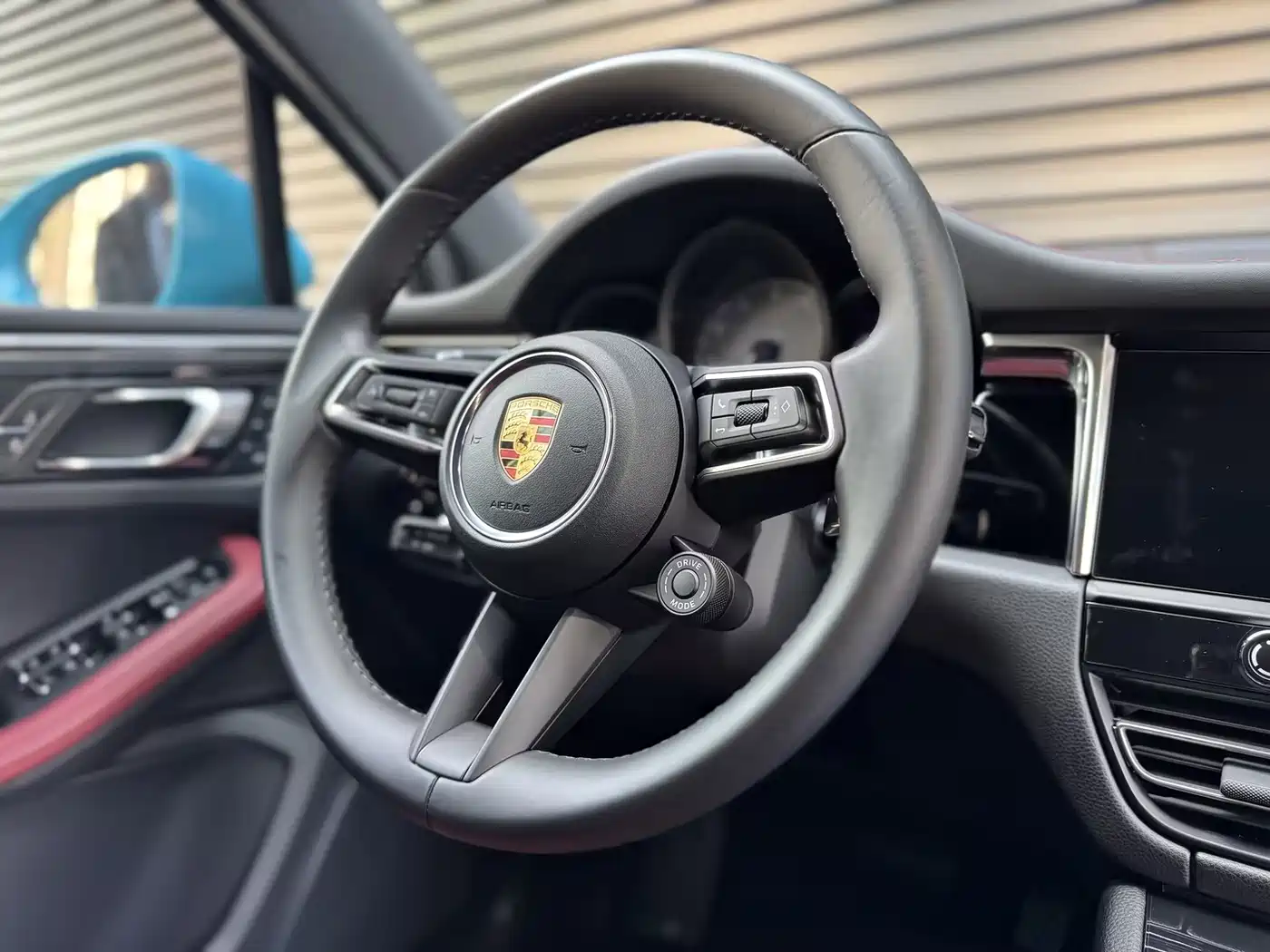 PORSCHE MACAN
