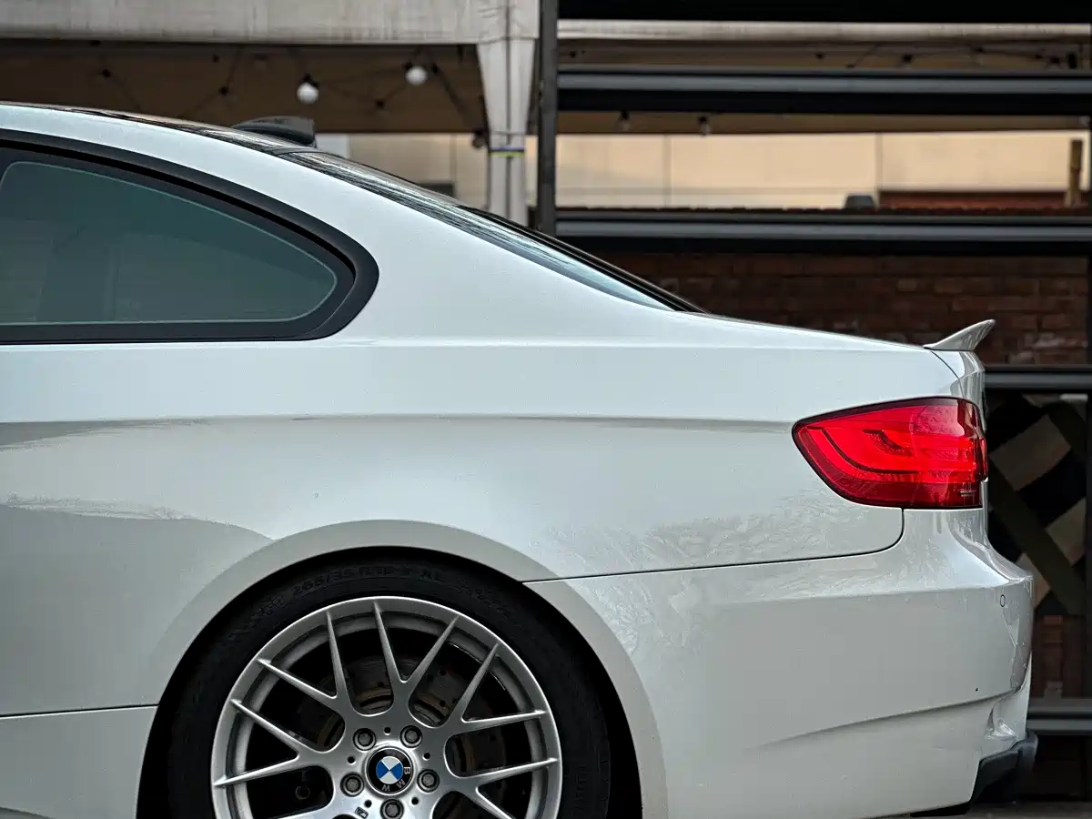 BMW M3 2011 M3 Coupe Carbon Fiber Roof Edition фото 11