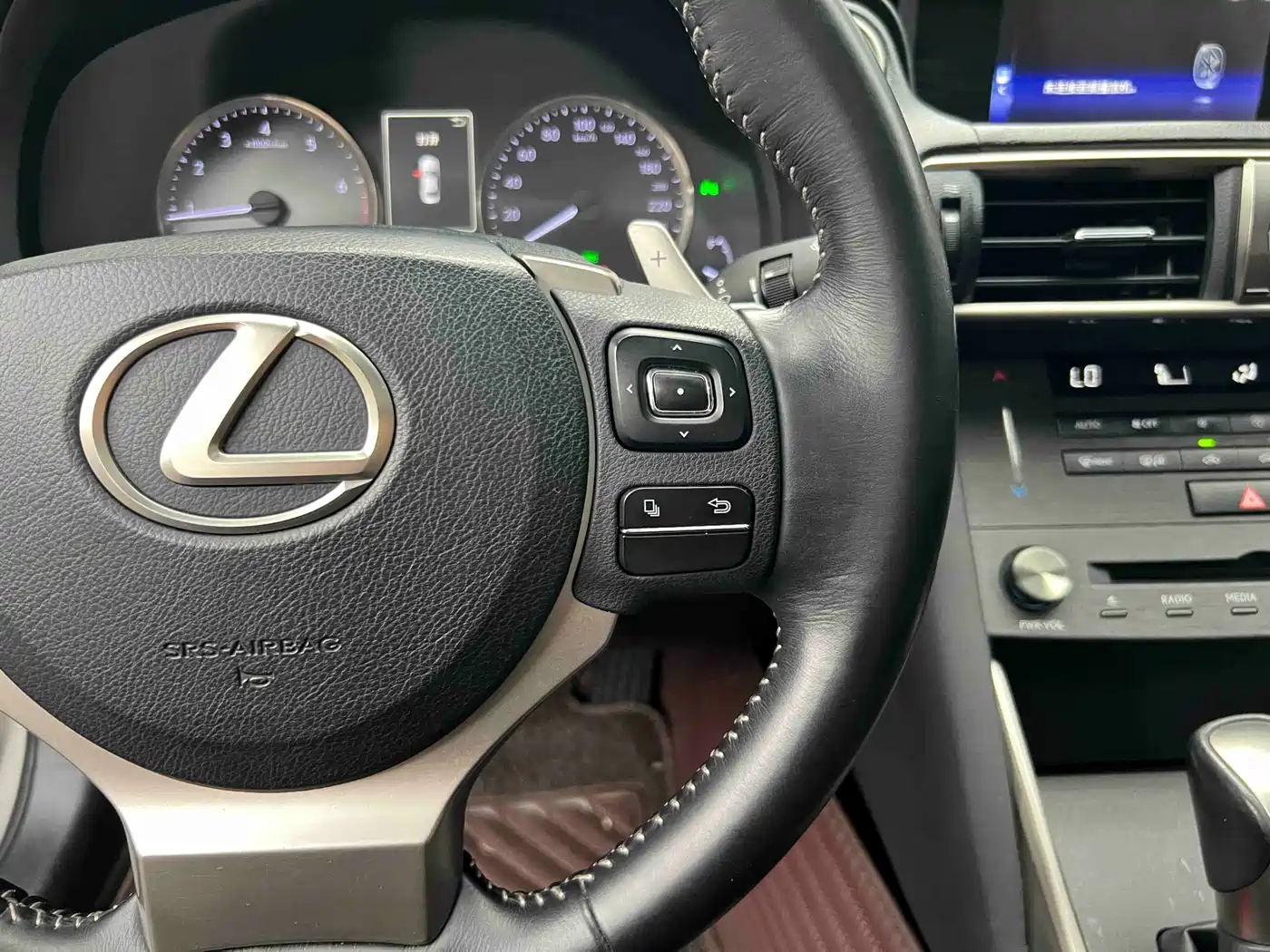 Lexus IS 2017 300 Leading Edition фото 23