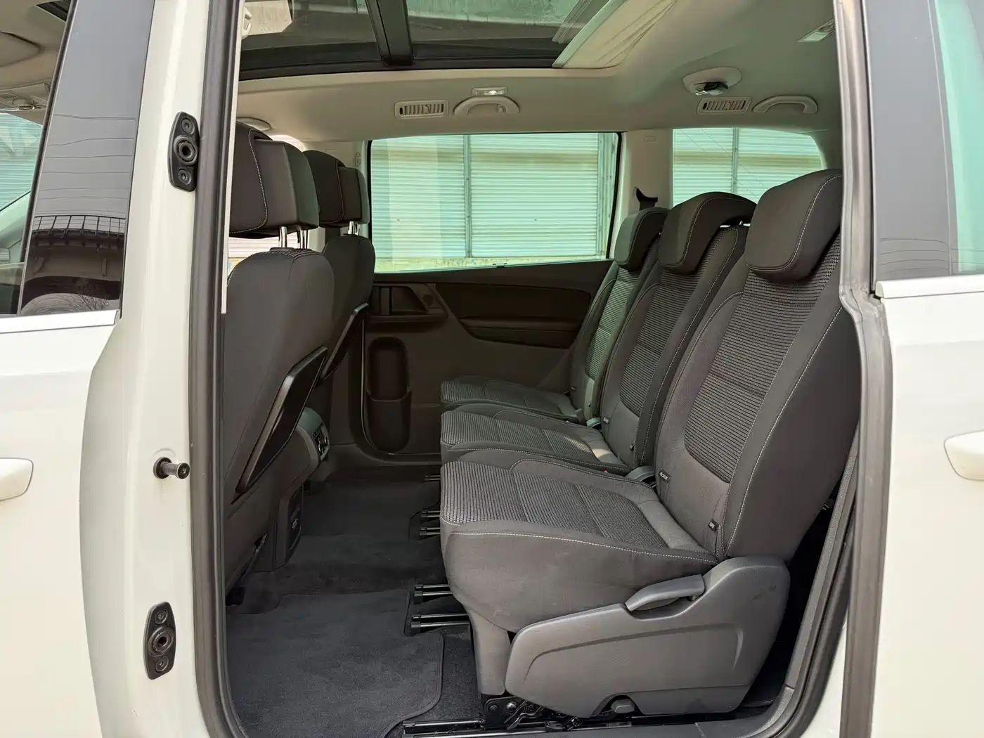 Volkswagen Sharan 2018 Facelift 380TSI Comfort 7-Seater фото 12