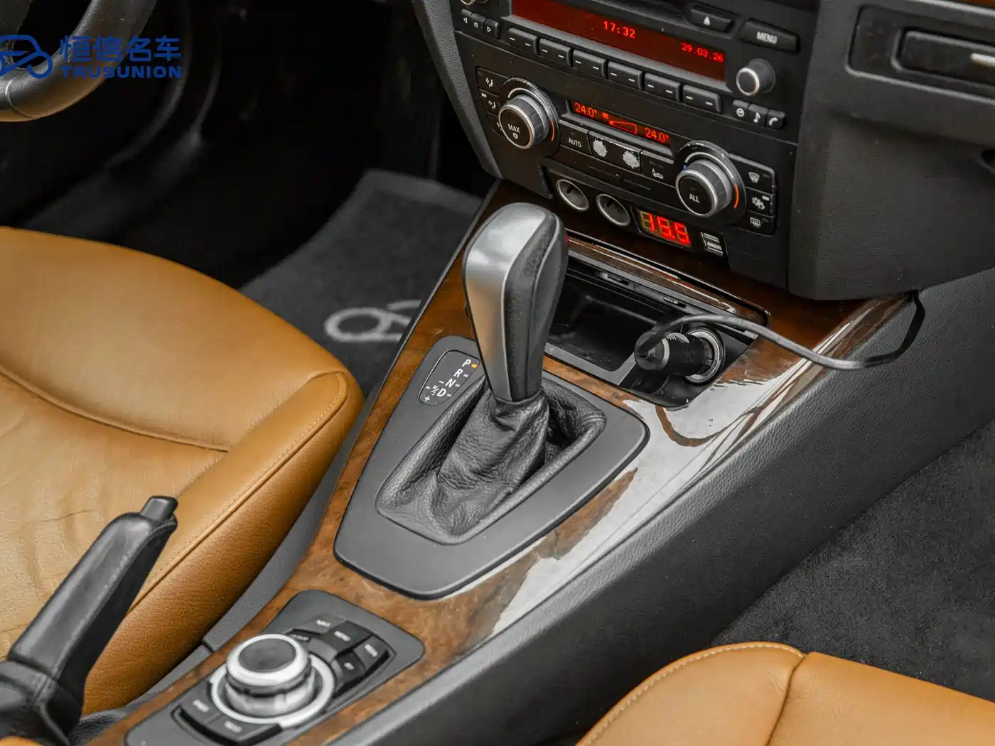 BMW 3 Series 2011 320i Fashion фото 15