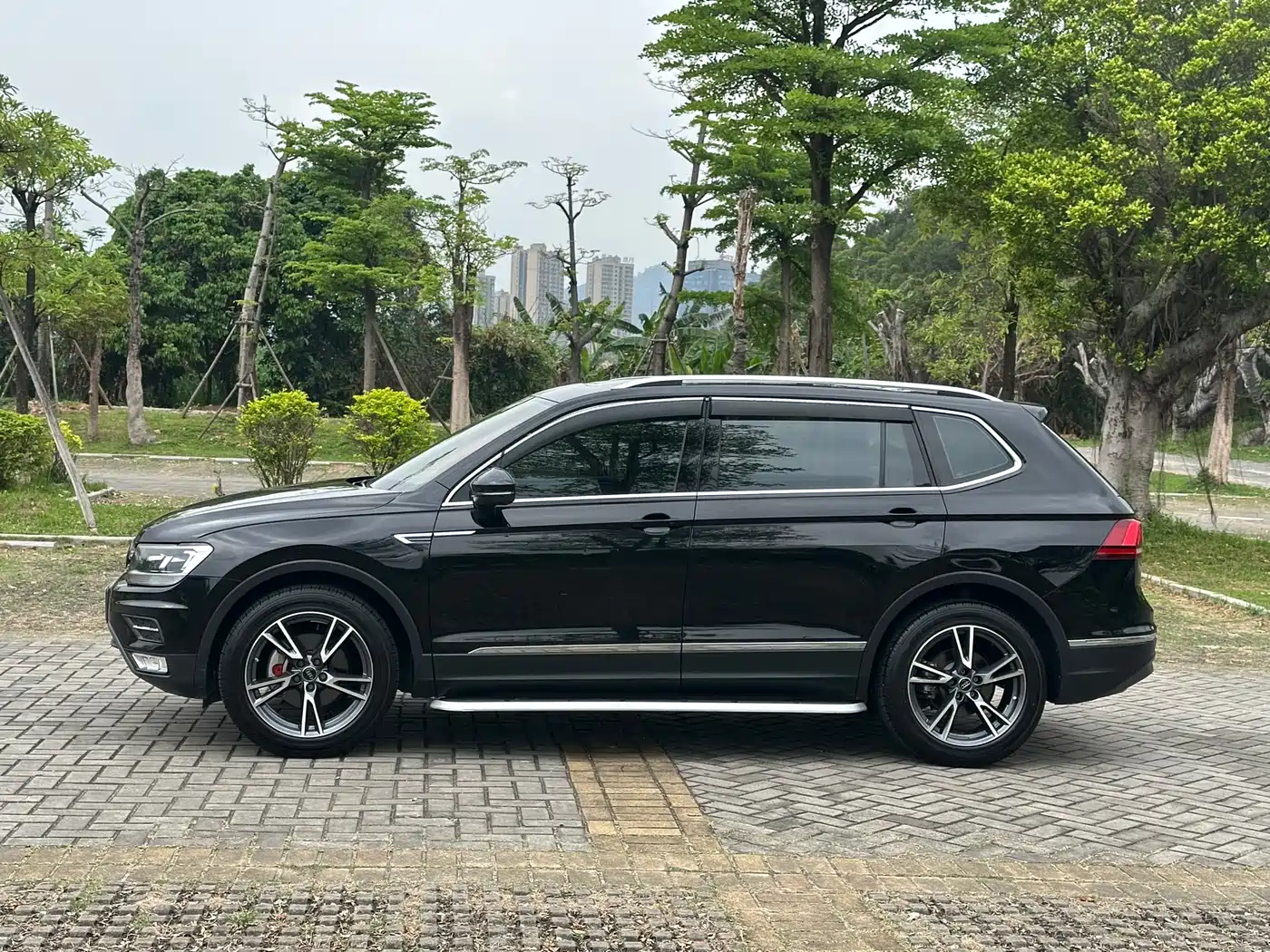 Volkswagen Tiguan L 2017 330TSI Automatic 2WD Luxury Edition фото 4