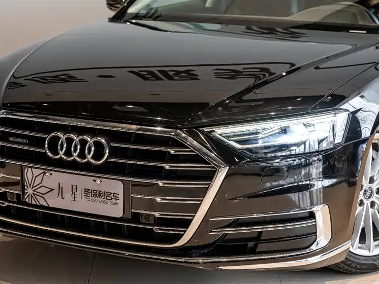 AUDI A8