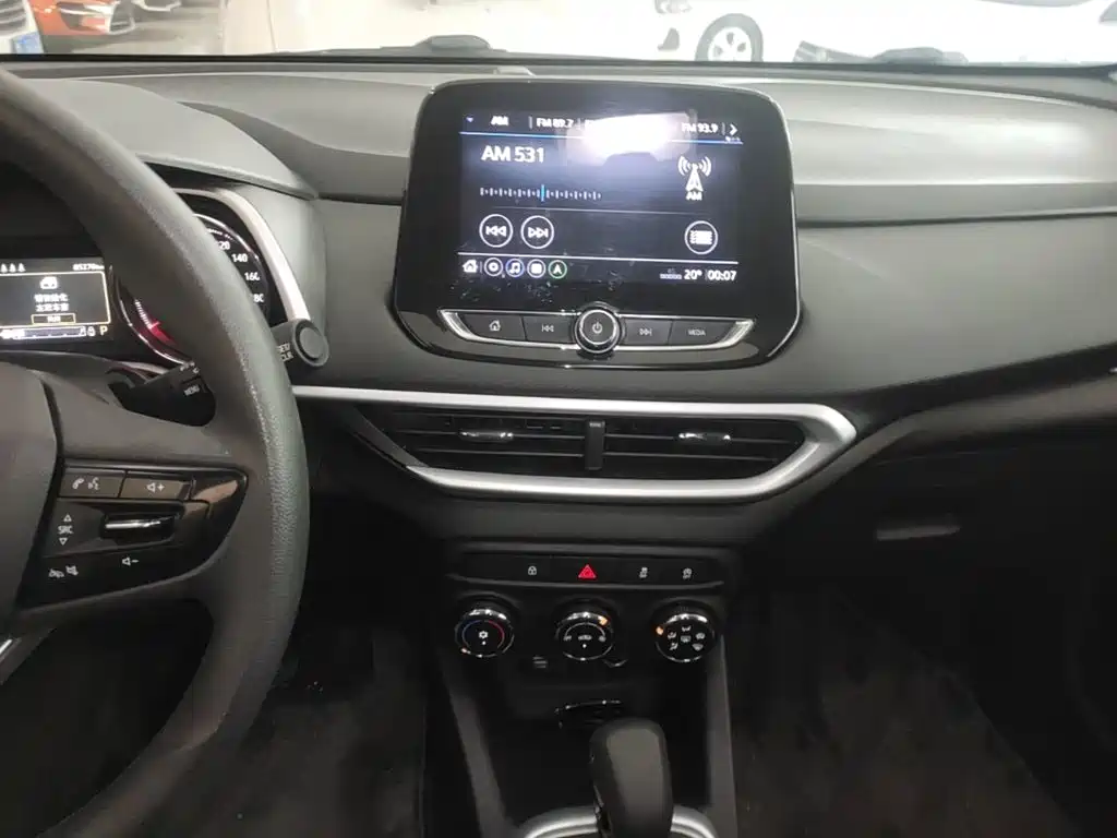 Chevrolet Trax 2021 2019 325T Auto Fun Edition China VI