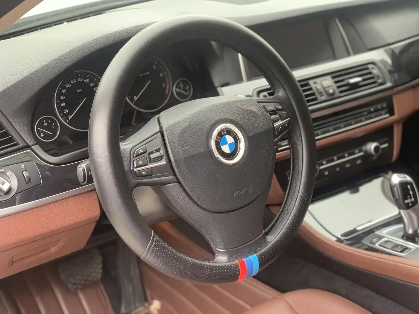 BMW 5 Series (Import) 2014 520i Classic фото 12