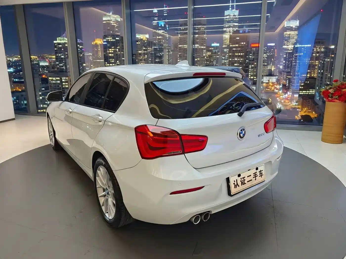 BMW 1 Series (Import) 2016 120i Leading Model фото 4