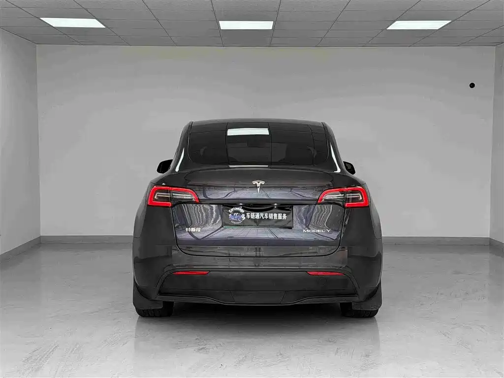 Фото 17 - Tesla Model Y