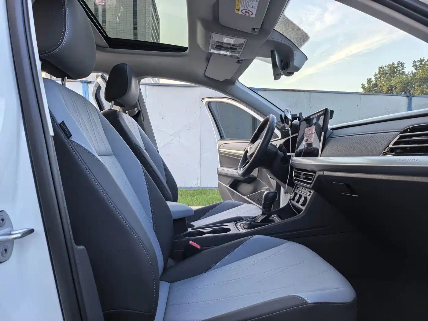 Volkswagen Lavida 2026 2026 1.5L Auto Starlight 5 Million Edition