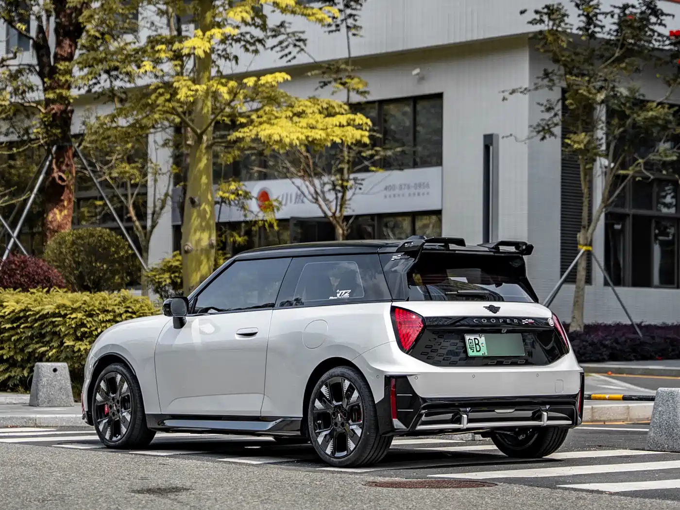 MINI ELECTRIC  JCW