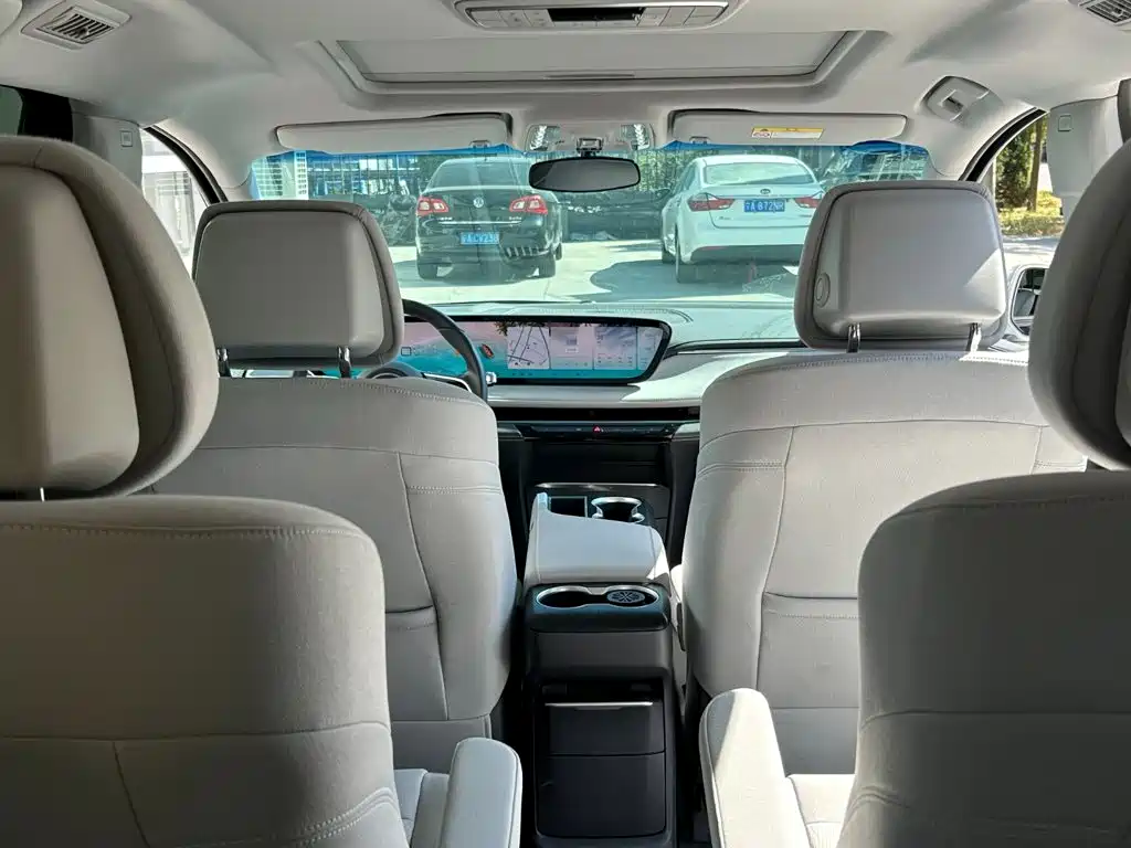 Photo 20 - Buick GL8