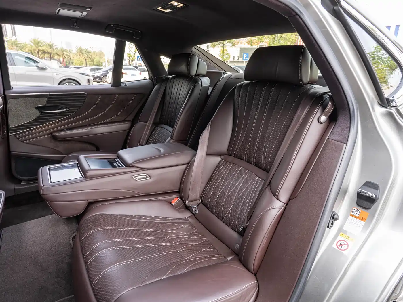 Фото 12 - Lexus LS