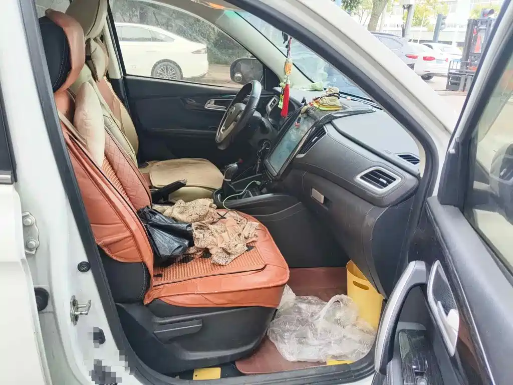 SWM Motor SWM X7 2019 2018 Facelift 1.8L Manual Comfort 7-Seater