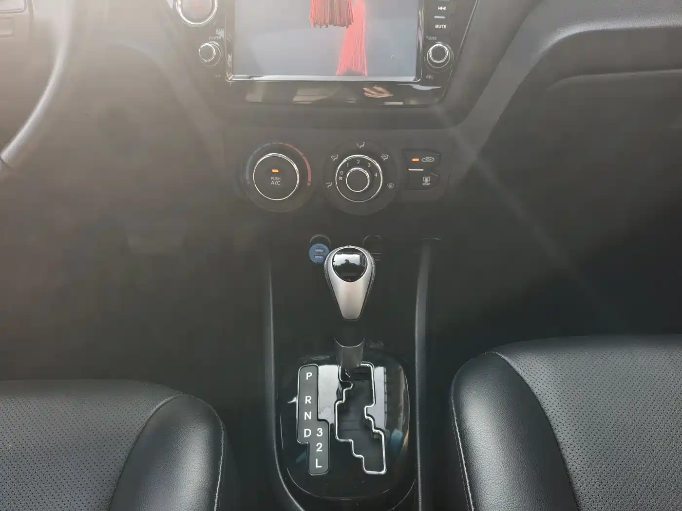 Kia K2 2013 2012 Sedan 1.6L AT Premium Commemorative Edition