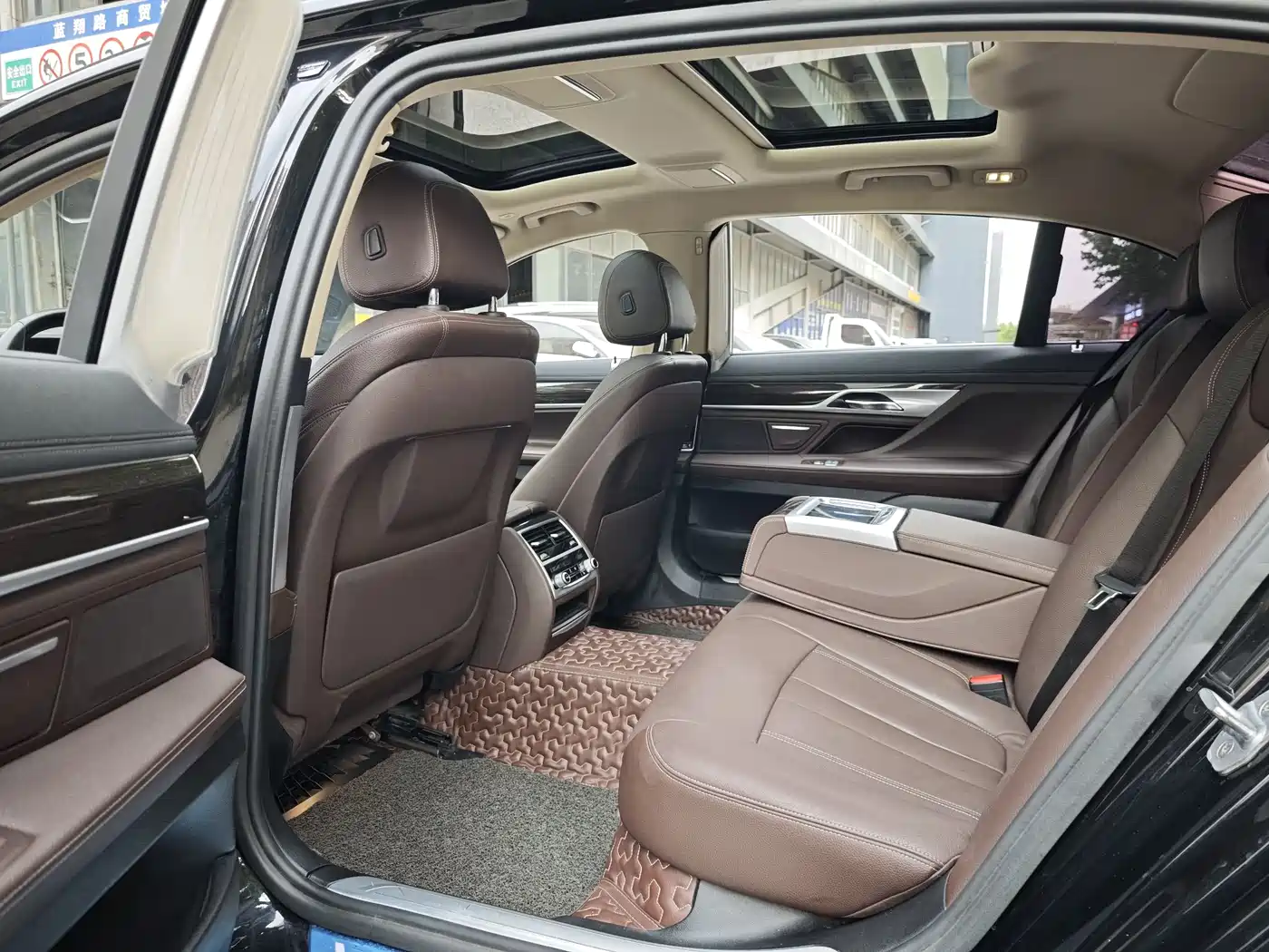 BMW 7 Series 2016 730Li Leading фото 7