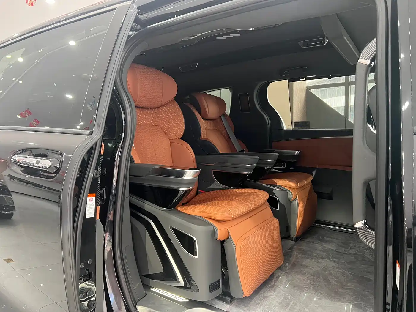 Toyota Granvia 2024 2.5L Hybrid Comfort фото 11