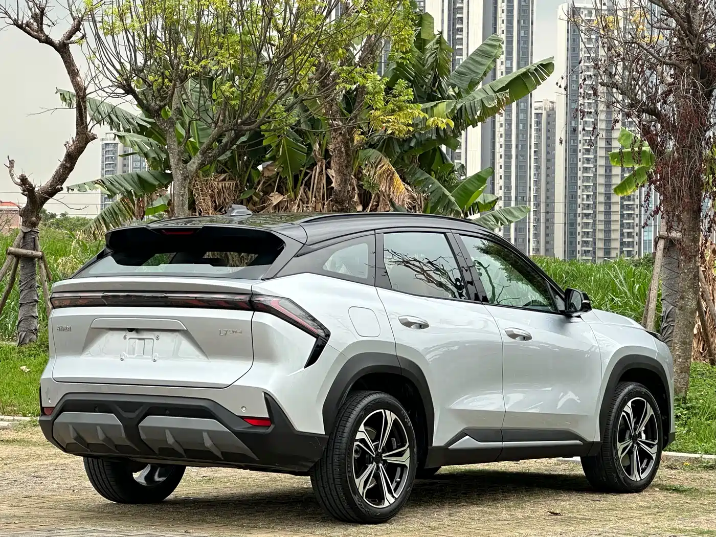 Geely Galaxy Galaxy L7 2025 EM-i 115km Explorer+ Edition фото 35