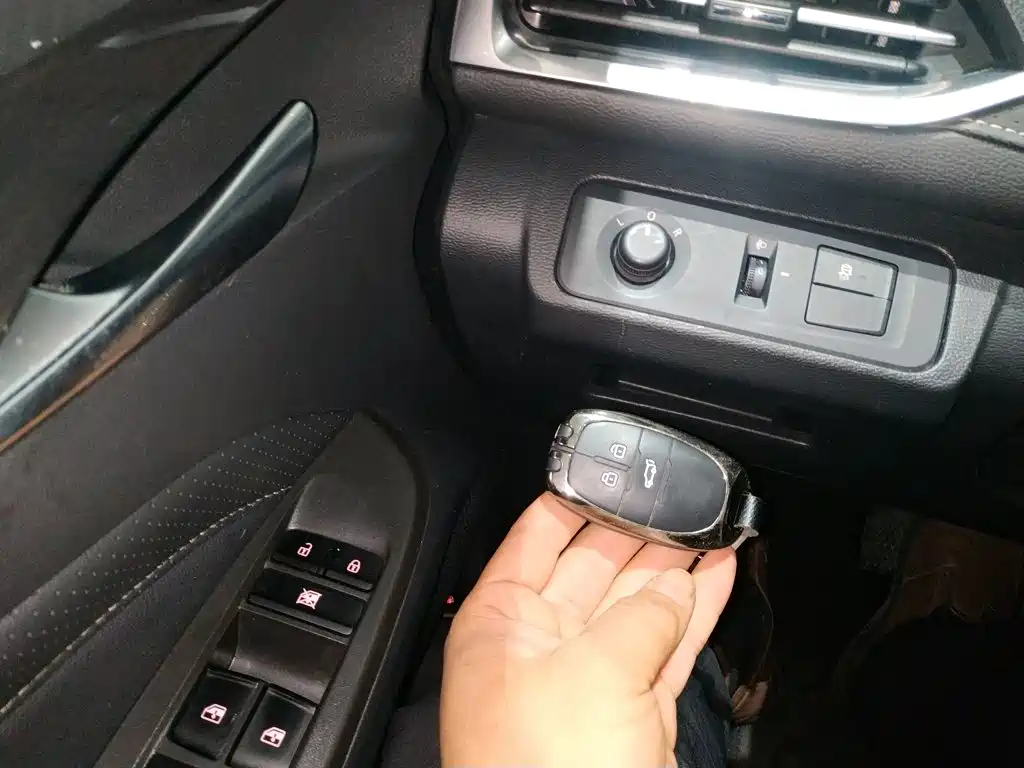 Maxus EUNIQ 5 2021 2020 1.3T PLUG IN Elite Edition