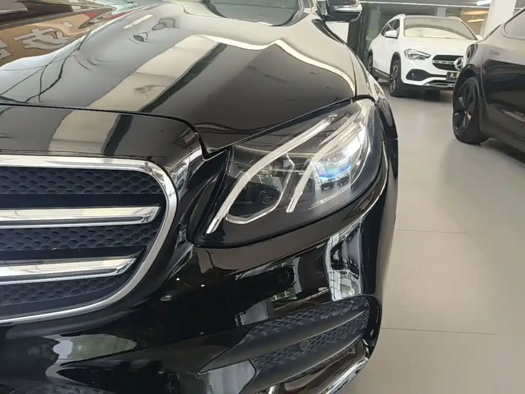 Фото 24 - Mercedes-Benz E-Class