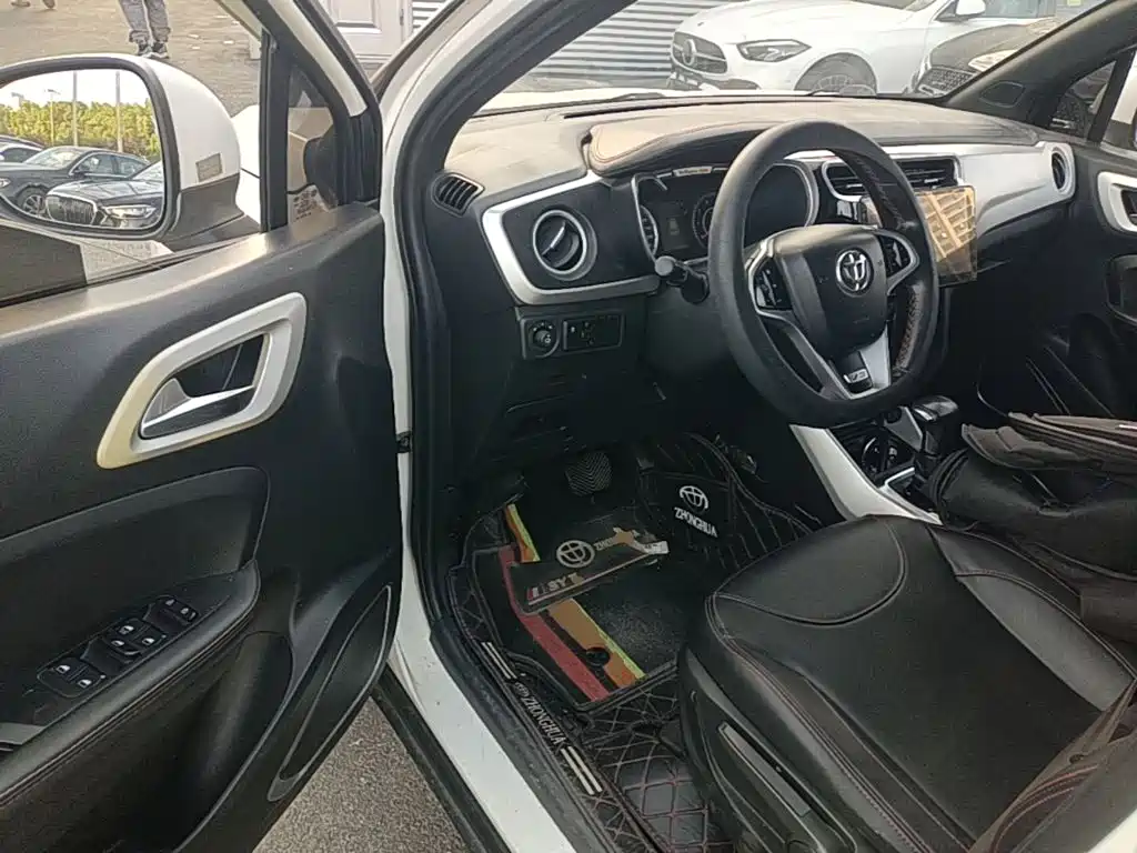 Zhonghua V3 2016 2015 1.5L Automatic Smart Edition