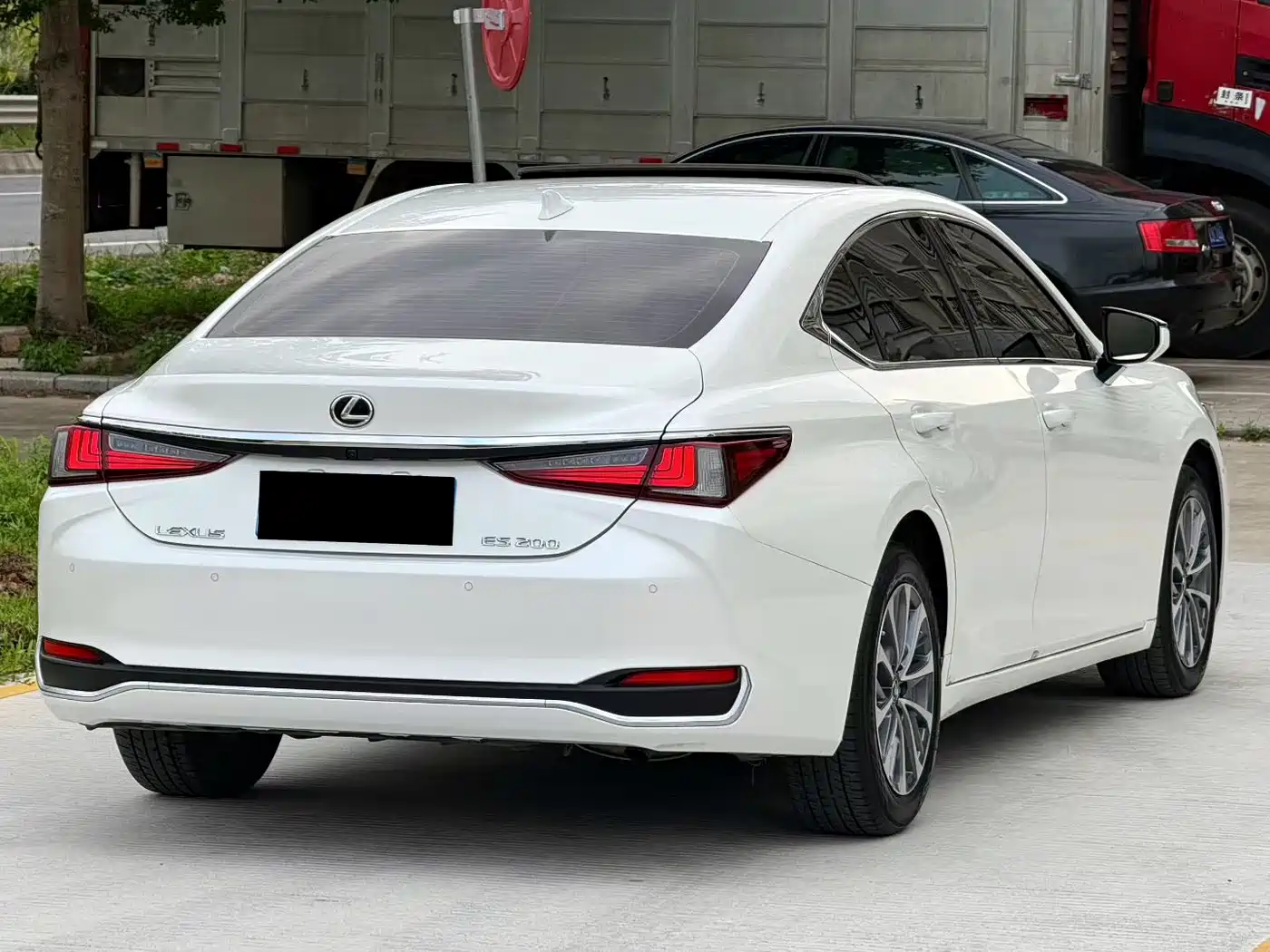 Lexus ES 2023 200 Excellence Edition фото 9