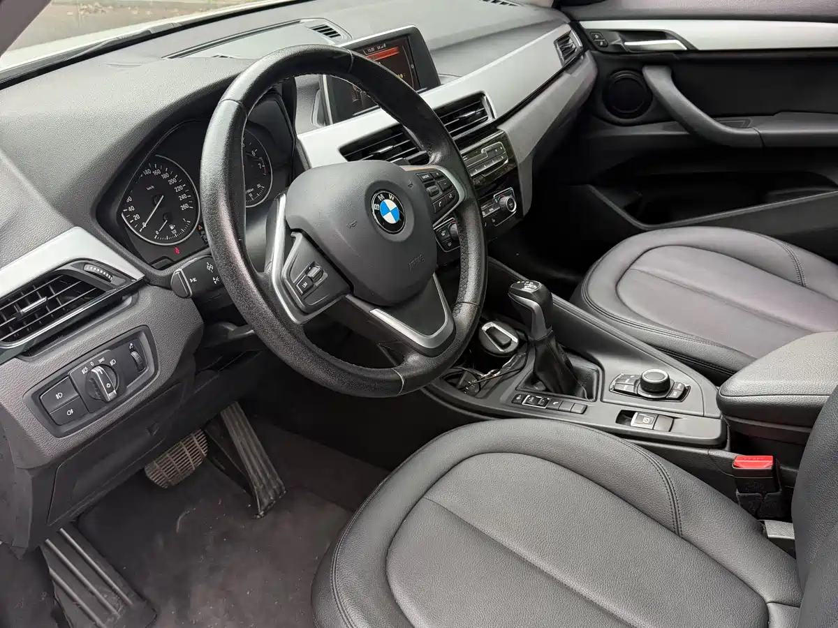 BMW X1 2016 sDrive18Li Premium Model фото 7