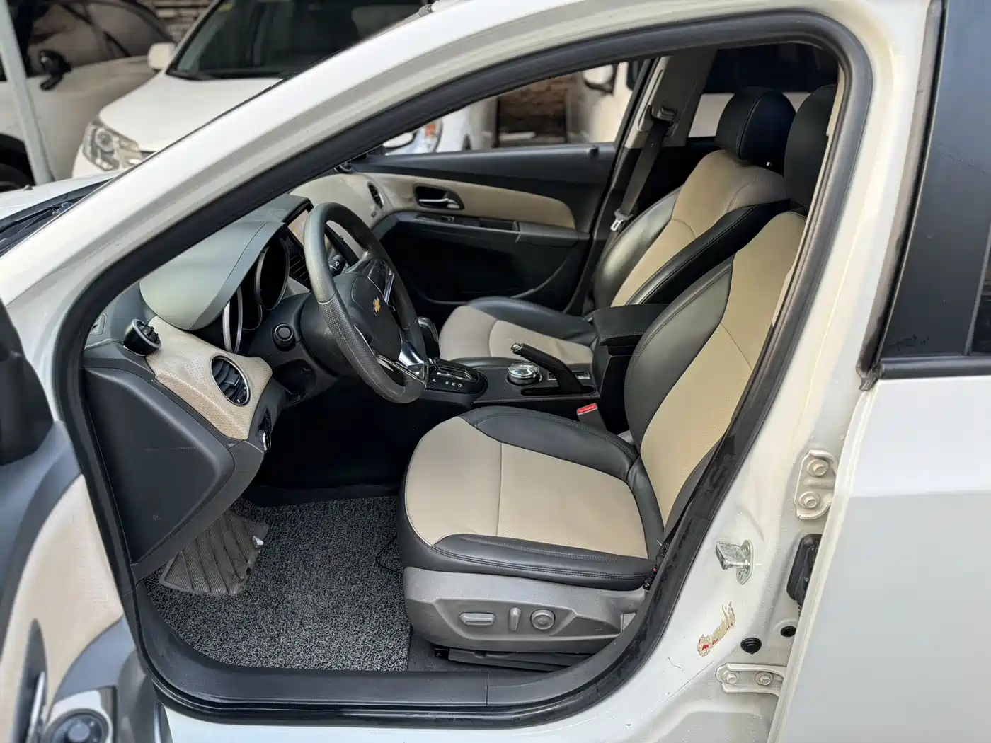Chevrolet Cruze 2013 Model 1.8L SE AT фото 3