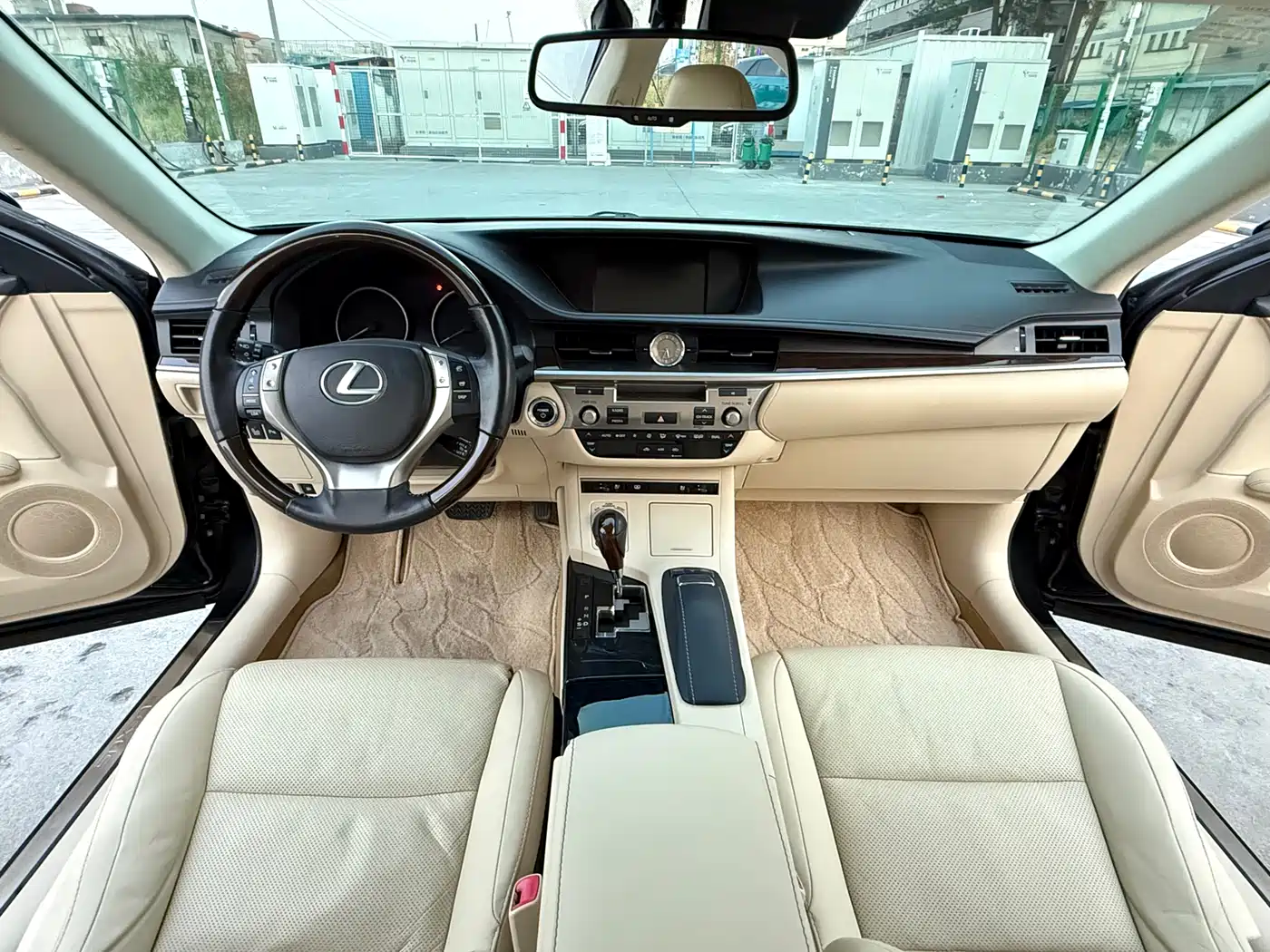 Lexus ES 2013 300h Luxury Edition фото 6