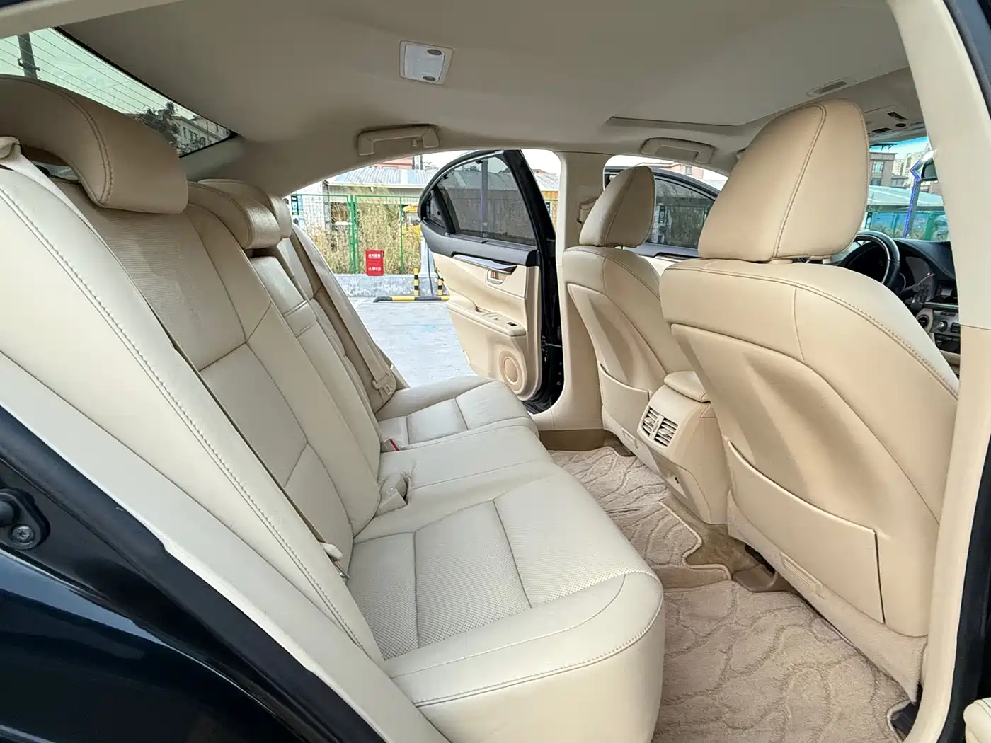 Lexus ES 2013 300h Luxury Edition фото 8