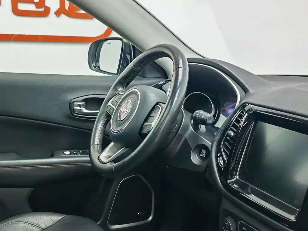 Photo 22 - Jeep Compass