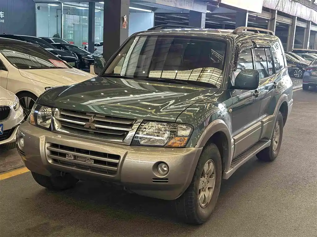 Mitsubishi Pajero 2010 2011 Mitsubishi Pajero V73 3.0L AT GLX