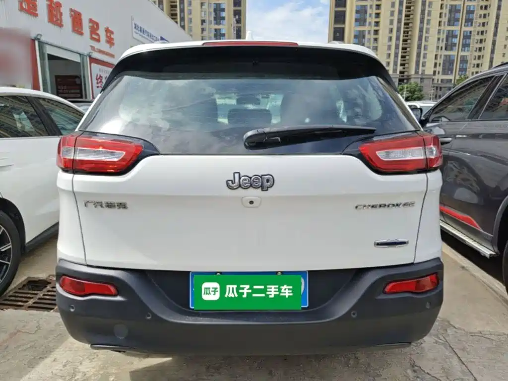 Фото 6 - Jeep Cherokee