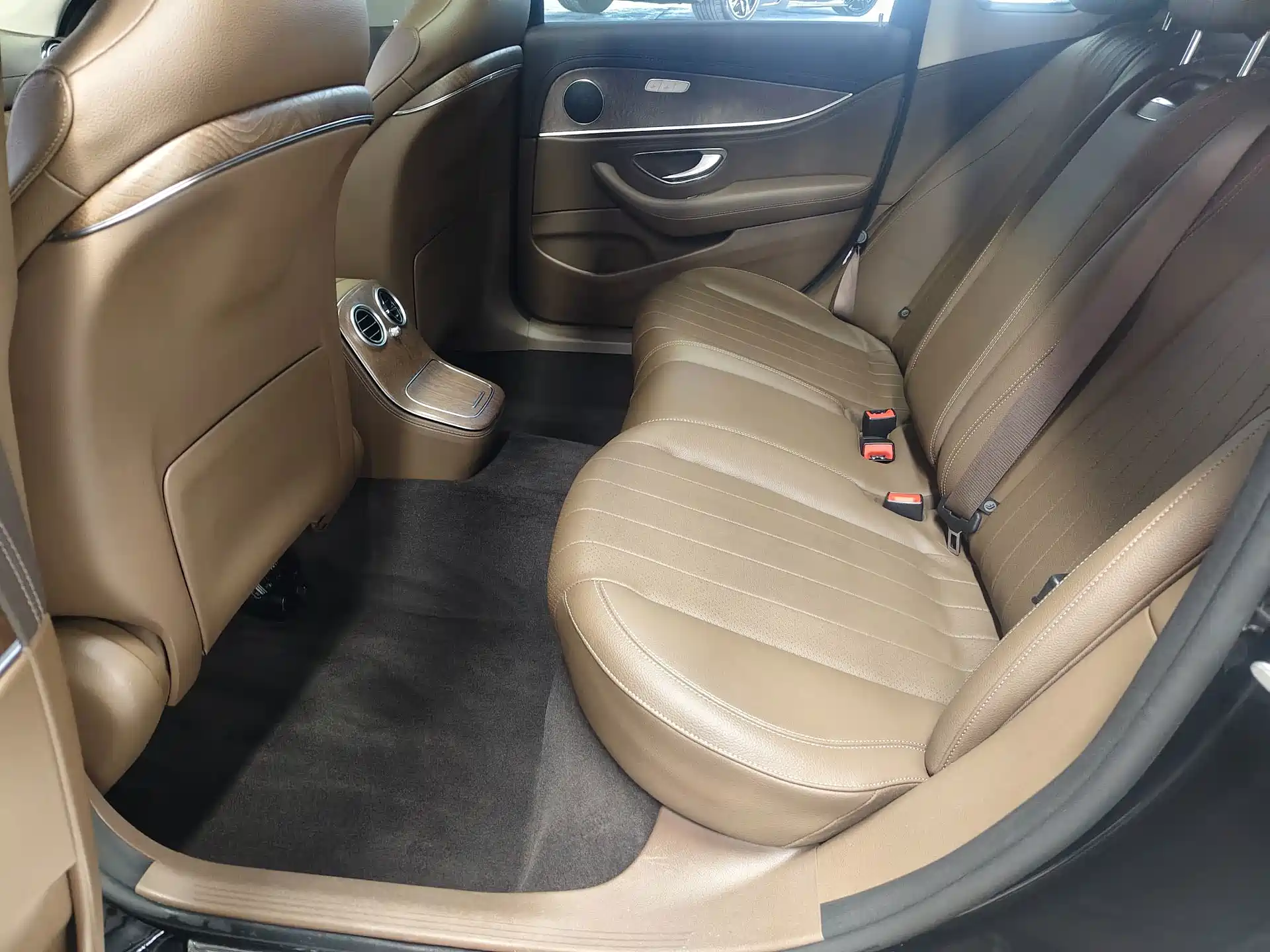 Фото 6 - Mercedes-Benz E-Class