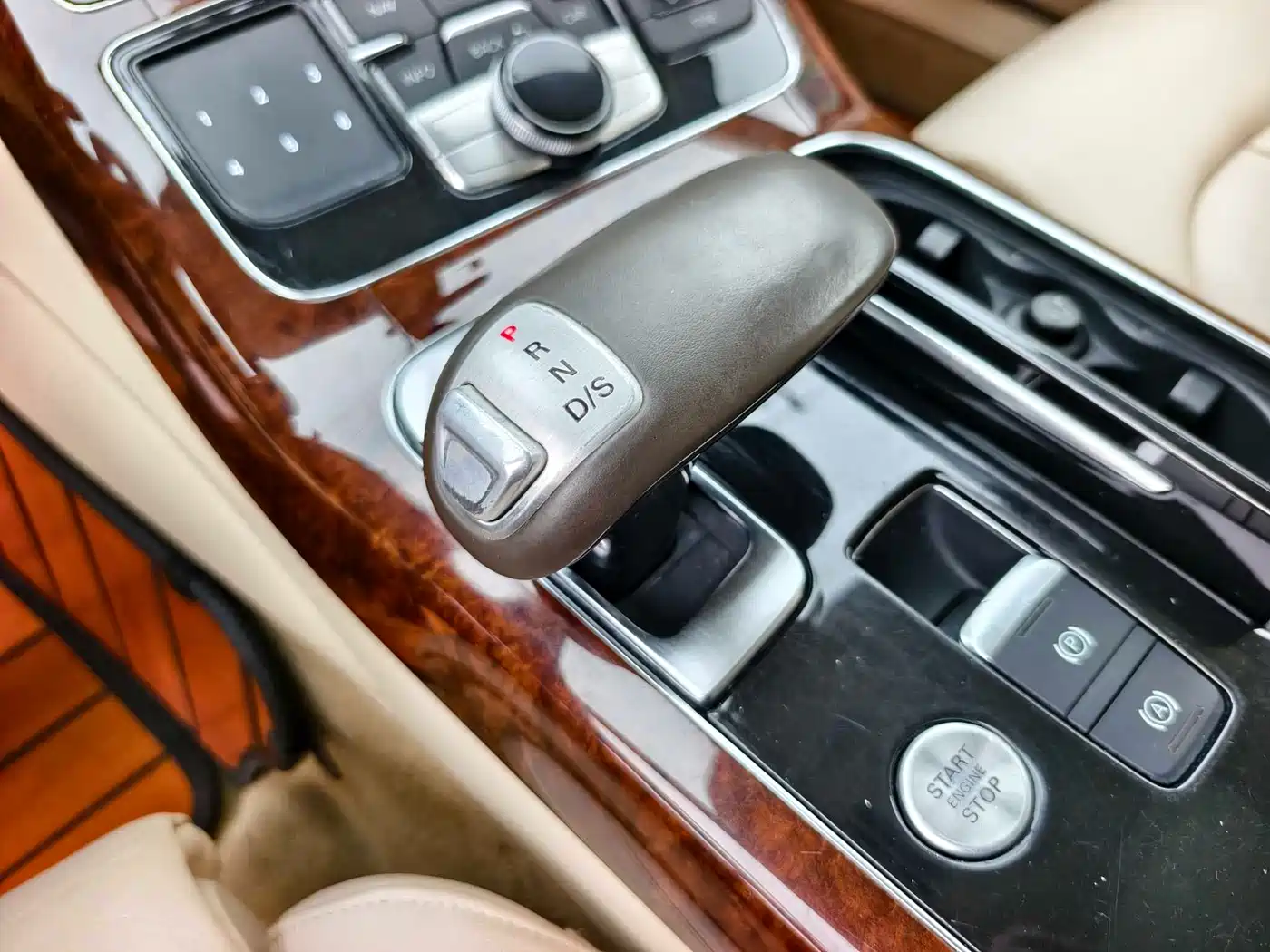 Audi A8 2012 A8L 45 TFSI quattro Comfort фото 8