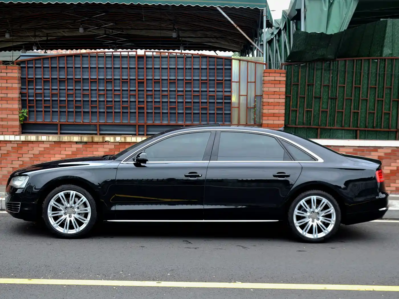 Фото 3 - Audi A8