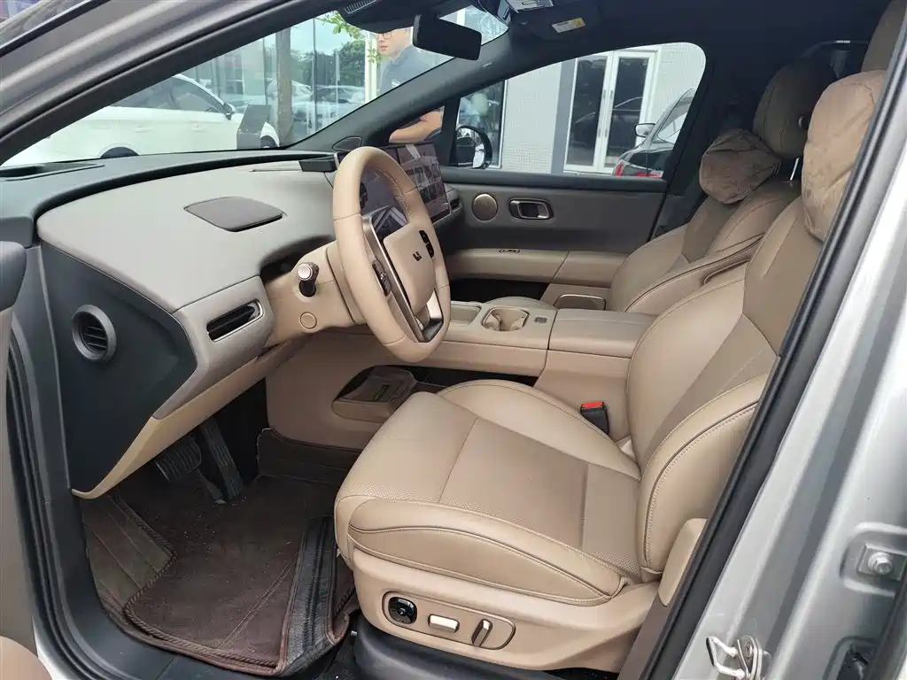 Li Auto i6 2026 2025 2WD Base Model