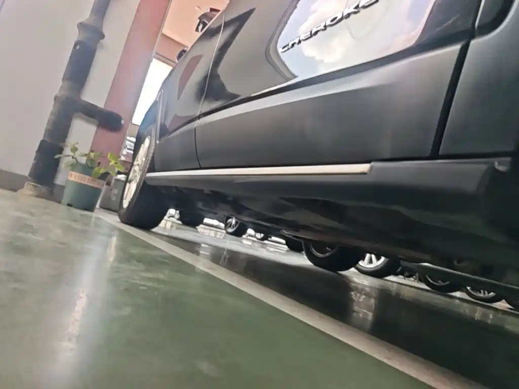 Jeep Cherokee (Import) 2015 2015 2.4L Elite Edition