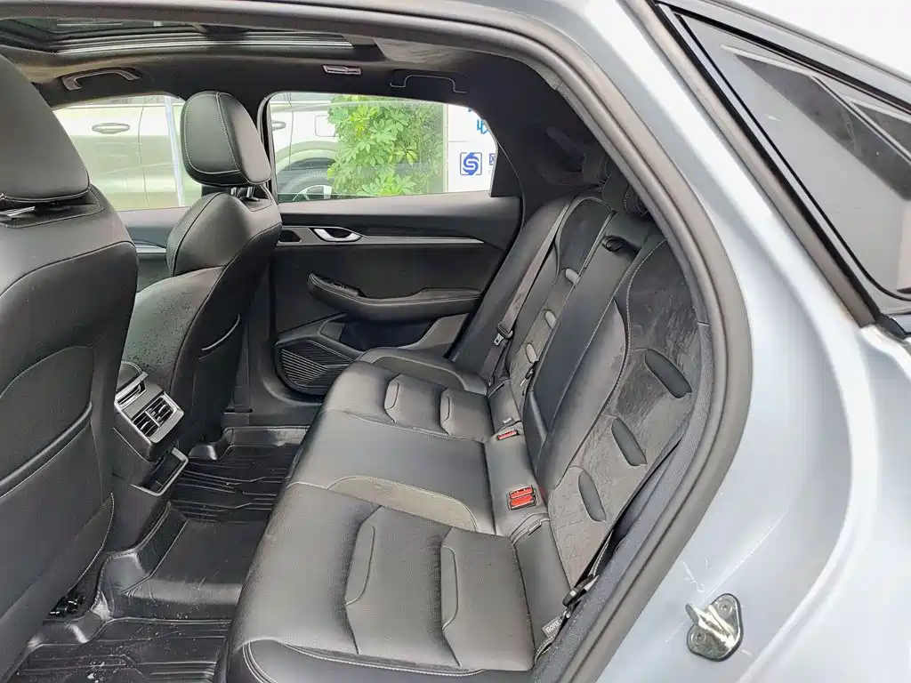 Фото 8 - Geely Preface