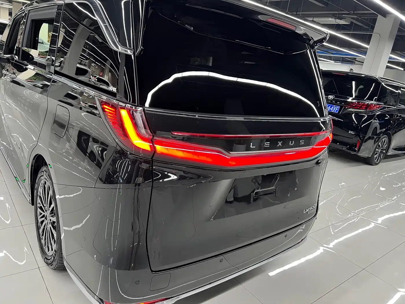 Lexus LM 2024 2023 500h 6-Seater Prestige Edition