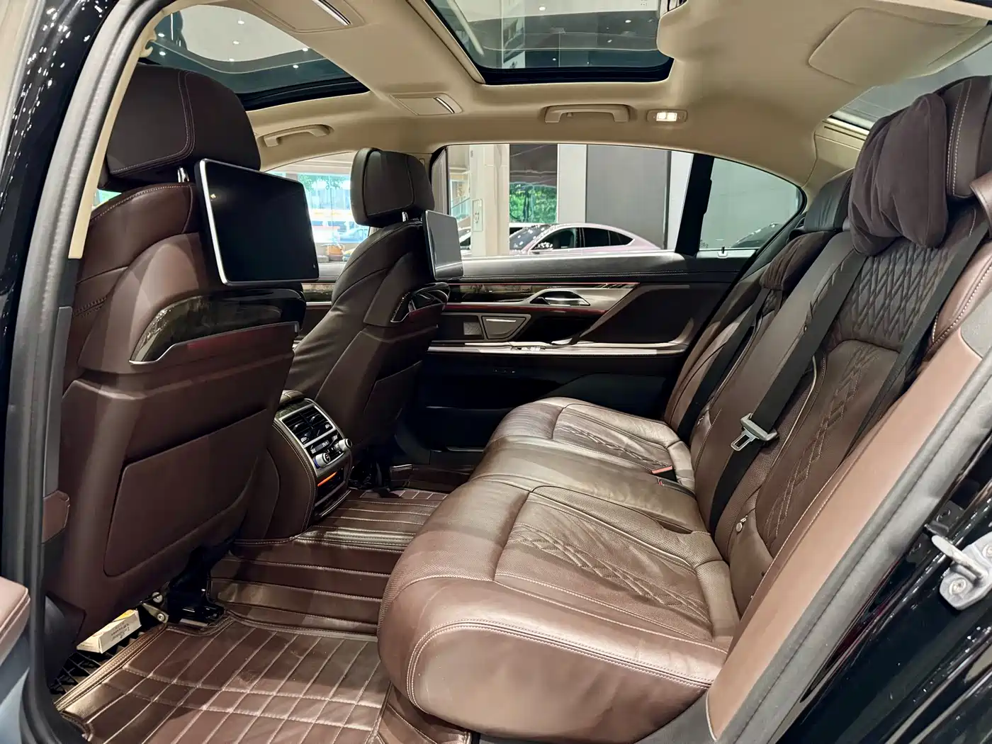BMW 7 Series 2018 730Li Premium Type Excellence Package фото 5