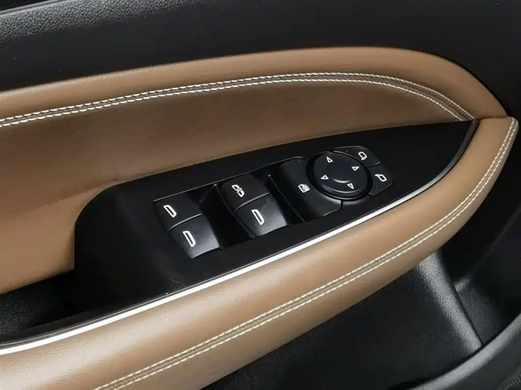 Photo 9 - Buick Regal