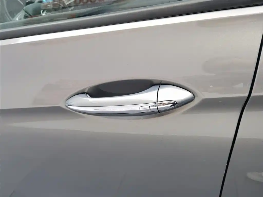 Photo 18 - Buick Regal