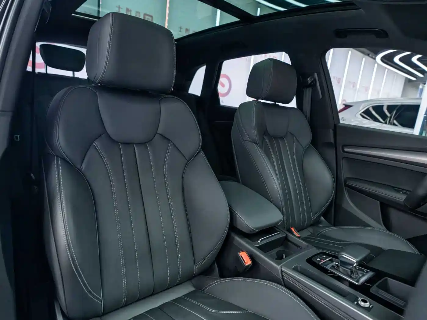 Audi Q5L 2024 Model 40 TFSI Luxury Dynamic фото 7