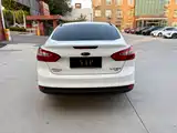 Фото 10 - Ford Focus