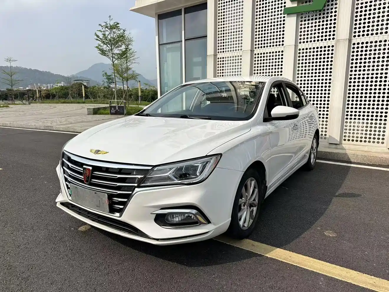 Фото 20 - Roewe i5