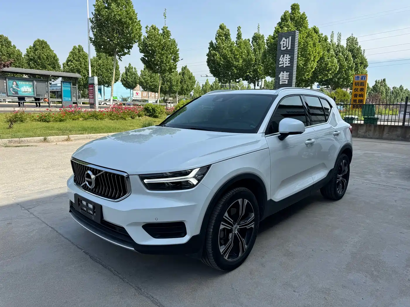 Volvo XC40 2022 Model T4 AWD Smart Vision Luxury Edition