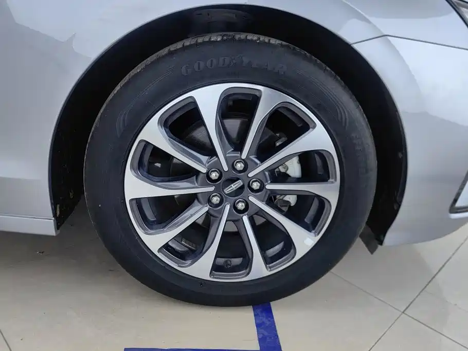 Фото 6 - Lincoln Z