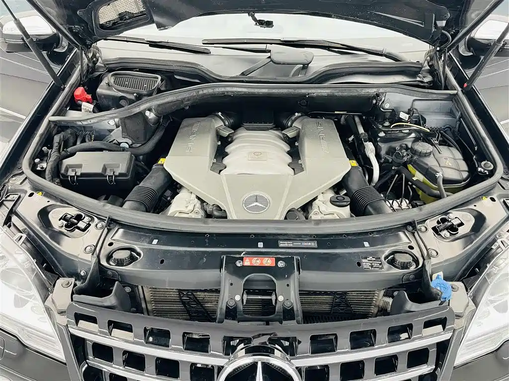 Mercedes-Benz M-Class AMG 2011 AMG ML 63 фото 28