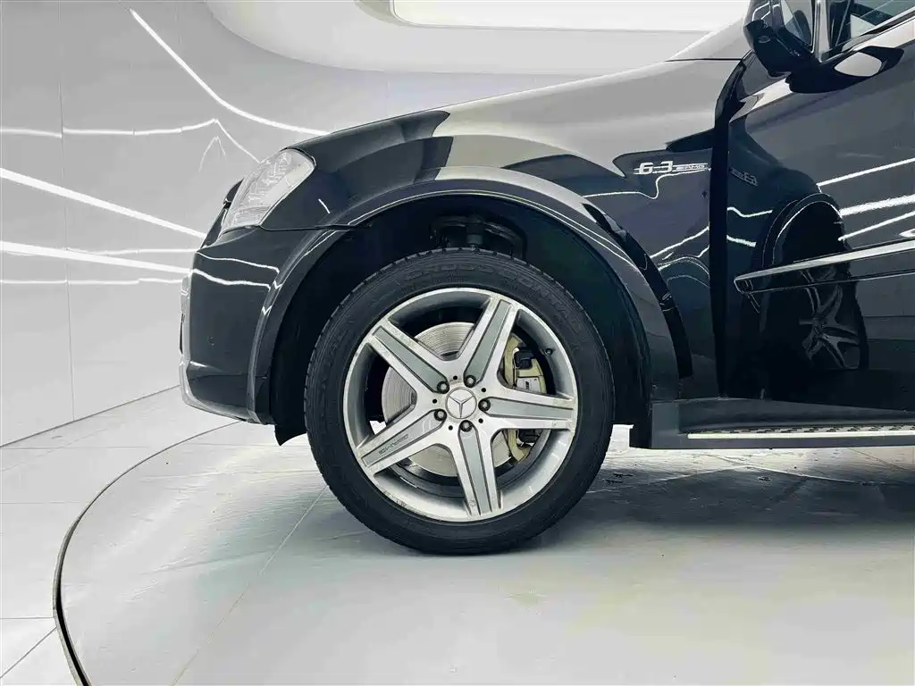 Mercedes-Benz M-Class AMG 2011 AMG ML 63 фото 26